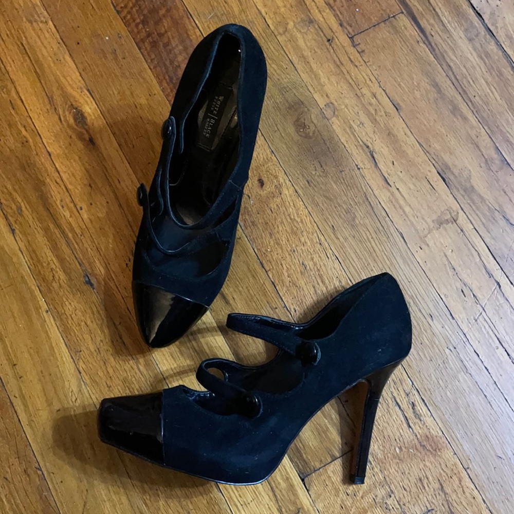 Black shoes, very good condition, looks like new. Brand White House black market